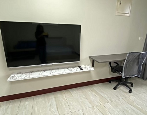 公園正對面，電梯套房，可租補(免仲介費) - Image 2