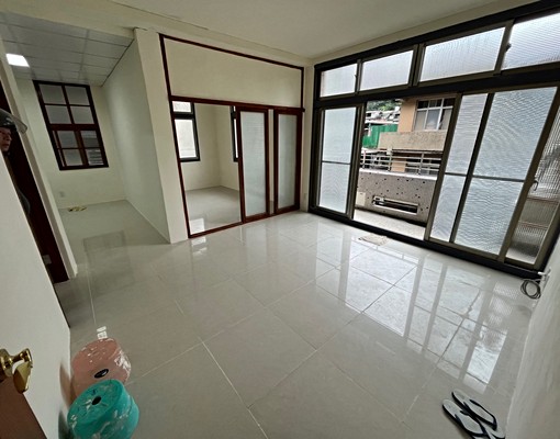 !!秒殺物件!!近市區全新整層住家!! - Image 1