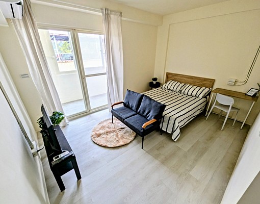 可租補，獨立陽台洗衣機，落地窗採光明亮 - Image 1