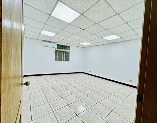 竹圍捷運旁🩷民族路上🩷近傳統市場～大空間好利用 - Image 6