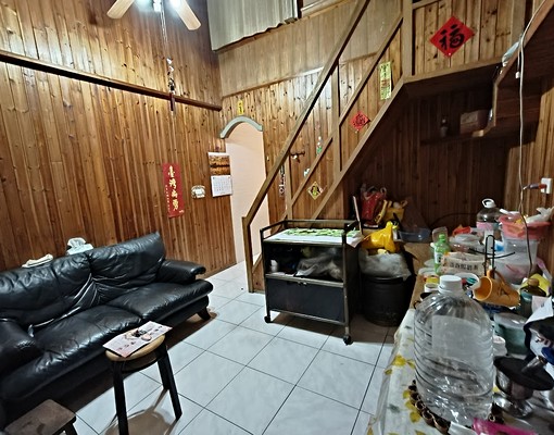 東安國小旁透天/交通四通八達/近學區/格局方正 - Image 1