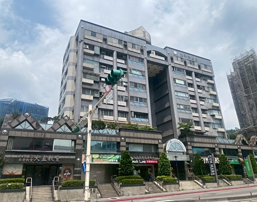 室內平面車位,近實踐大學、明水路 - Image 1