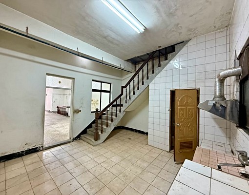 三峽中正路臨路一樓+地下室~使用約50坪 - Image 6
