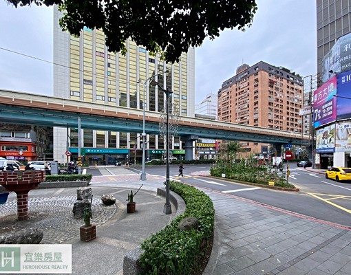 忠孝復興站*東區SOGO管理全新第一手精裝外商首選 - Image 11