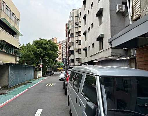 【心樂活】忠誠路旁一樓適合辦公/倉庫8/20日後可看屋 - Image 2