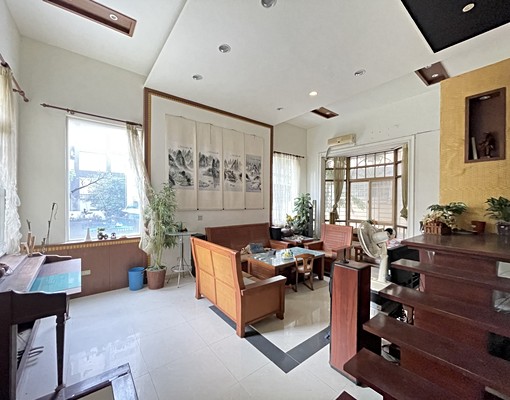 稀有龍山社區稀有六房美屋大地坪錯過機會不在 - Image 1