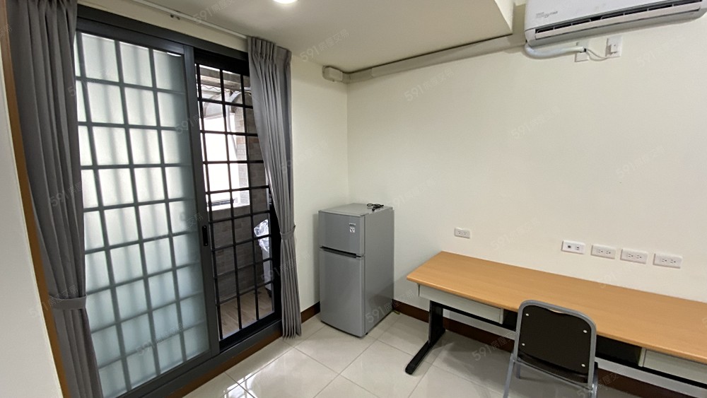 冰箱桌子等設備