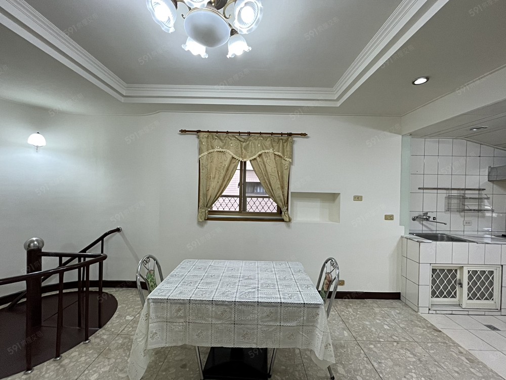 餐廳環境幽雅，採光明亮