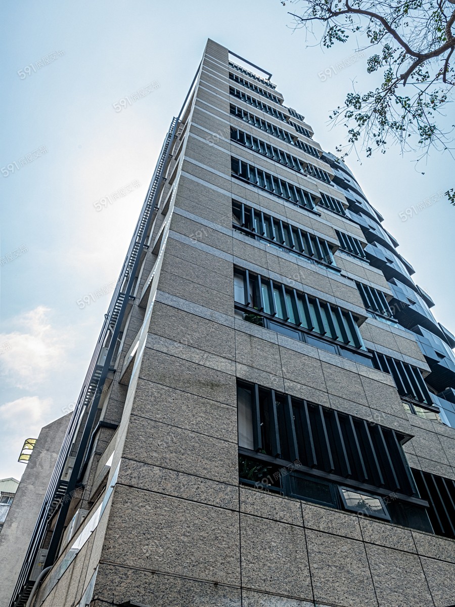 合砌雲開實景圖