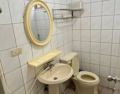 可租補~淡江大學公車總站旁~空房隨時可入住還有一間 - Image 4