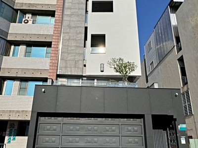 地坪46面寬6.4米5房！安平輕屋齡8年大地坪四車電梯豪墅！