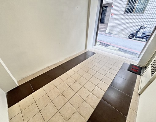 🌟大里小資首選🌟可租補🌟稀有套房➕車庫🌟有子母車 - Image 11