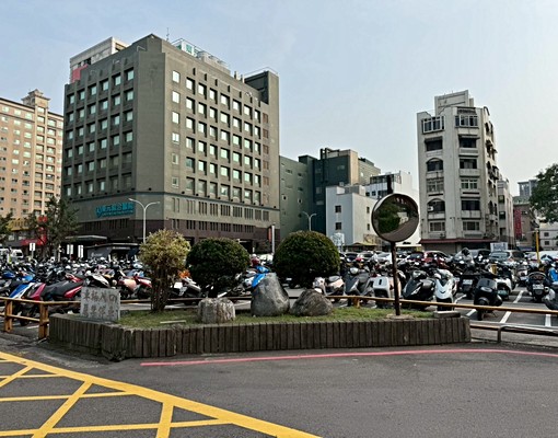 近家樂福美裝潢住店/住辦/平面車位另計2500 - Image 12