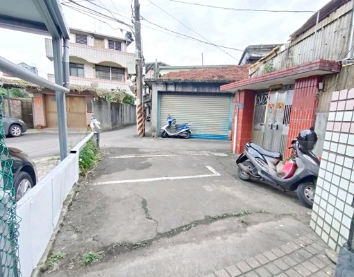 大透天可停兩車/住家/員工宿舍/使用約170坪/8房5廳2衛 - Image 2