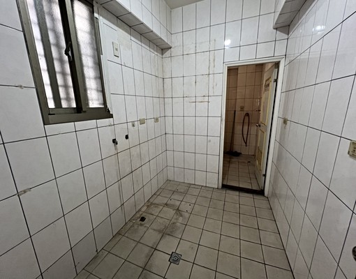 【冠軍-吳韓】愛二路黃金地段二樓住辦 - Image 6