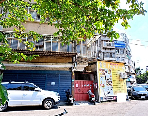 捷運三重國小，一樓面寬邊間好停車，住辦倉工作室，生活機能讚。 - Image 1