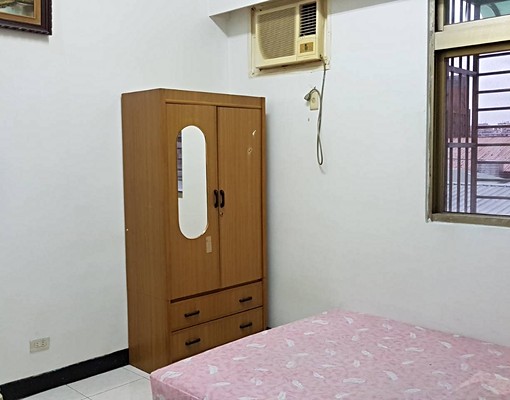 ◆限男生上班族喔◆近輔大電梯套房出租◆採光通風超佳窗 - Image 1