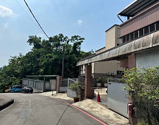 土城丁工挑高鋼構廠房/土地406坪0932053896洪先生