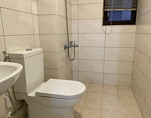 可租補/報稅臨湖口工業區水泥隔間個人洗衣機晾衣和陽台 - Image 4