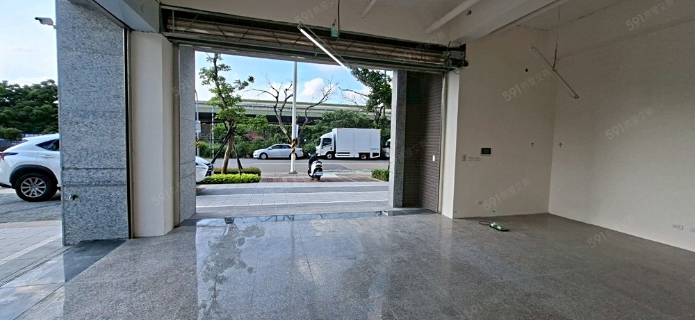 面對南崁溪水岸自行車步道