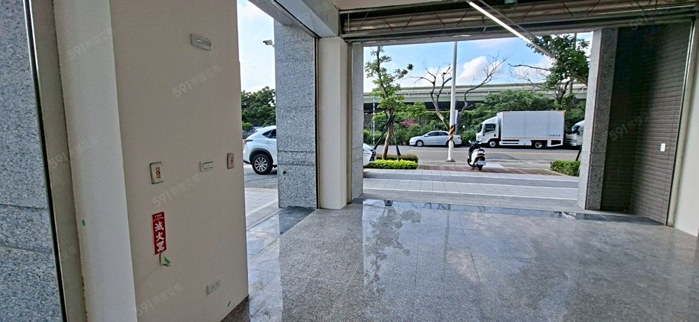 面對南崁溪水岸自行車步道