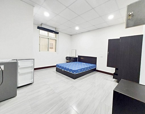 南崁路透天家庭式套房出租附機車位高檔裝潢舒適空間近好市多南亞 - Image 1