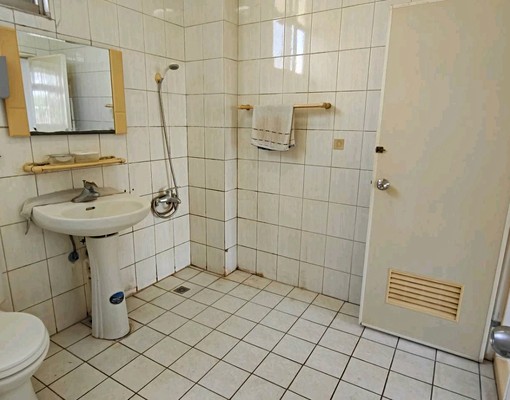 三車位七米大面寛安靜舒適住家免佣金 - Image 8