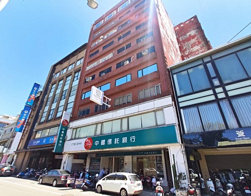 林百貨商圈小資女套房/採光明亮通風佳/限女性 - Image 1