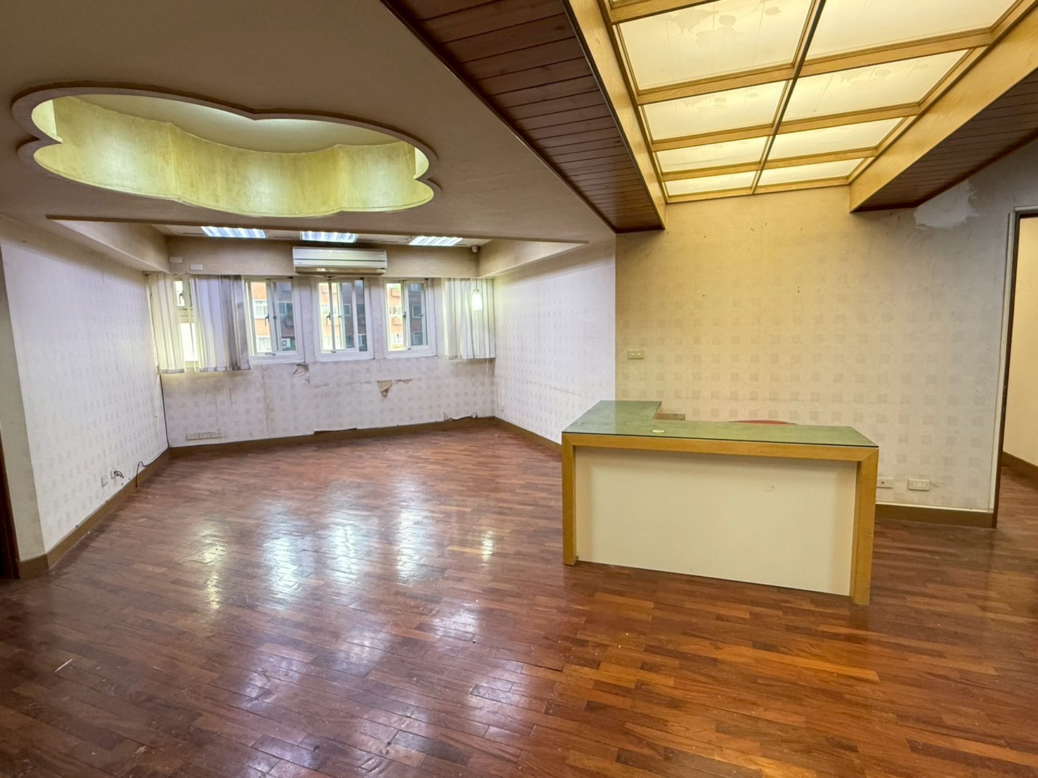 敦南遠企|地段優低公設|高樓層|邊間4房|周家盈