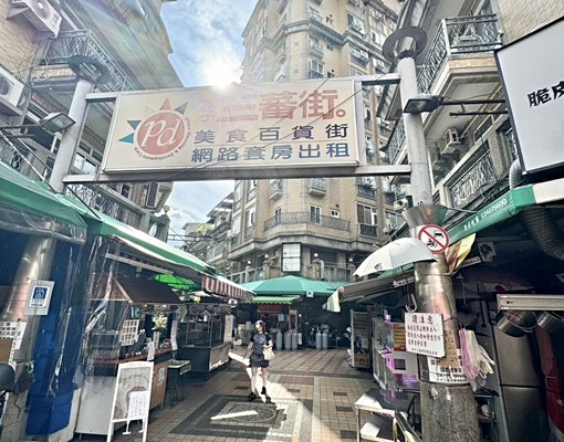 下樓吃美食✨走路勤益✨可租補✨超美電梯採光套房✨勤益學生必選 - Image 3