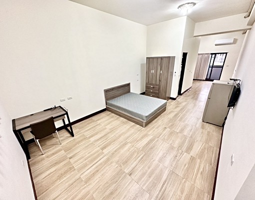 水湳洲際🌺全新超大正一房一廳🌺路邊滿滿汽車位🌺電梯 - Image 1