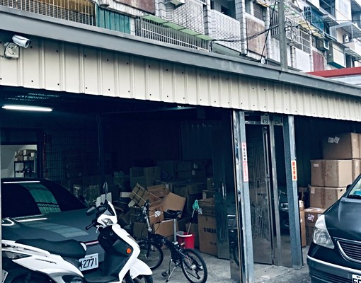 雙店面。五房.四樓透天整棟出租 - Image 2