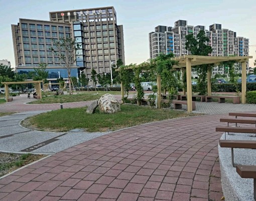 邊間露台大套房~垃圾集中處理,門口停車 - Image 3