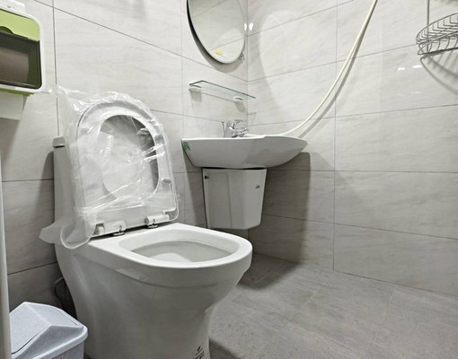 近文昌國小、商圈,格局方正寬敞明亮,全新裝璜及家具,可租補 - Image 8