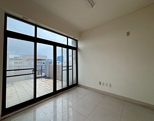 延平路社區外透天住家店面|使用空間大 - Image 9