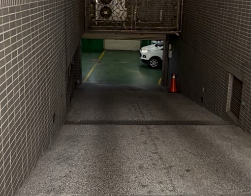 太陽帝國旁車梯平面車位 - Image 3