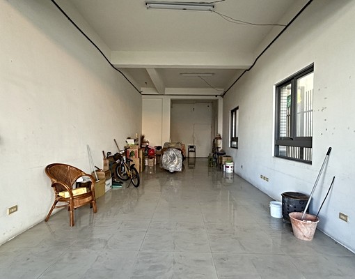 文藻商圈臨路(邊間)店面(只租一樓) - Image 5