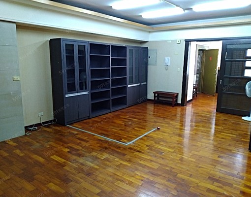 中華國小大潤發附近/精美裝潢大客廳大三房/可寵一層二戶採光好 - Image 2