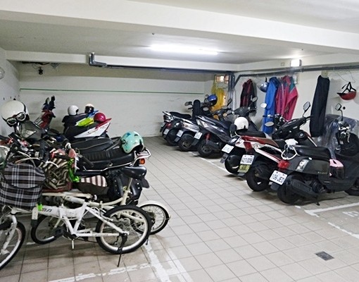 A家樂福縣府電梯陽光樓中樓~室內機車位 - Image 8