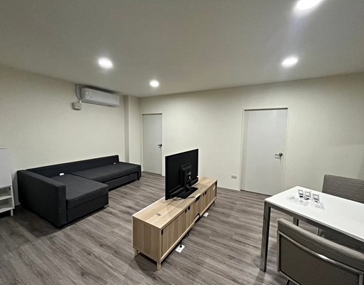 『北屯』透天三樓兩房獨立出入口樓梯~ - Image 1