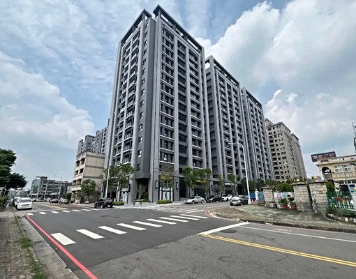 軍功國小麥當勞軍福15路附近/全新社區三房休旅車位/有浴缸 - Image 13