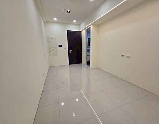 免仲介費可租補-可附家具全新二房車雙衛時尚宅-五泰小菁 - Image 1