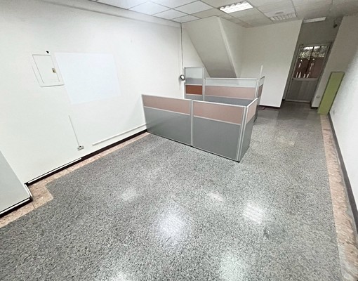 秒殺樓店✨可報稅✨兩層店面工作室辦公室倉庫✨台水電✨子母車 - Image 4