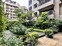 基隆路二段基泰國際面中庭~~..