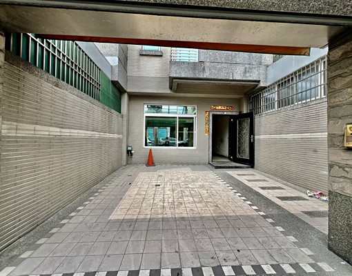 仁武熱鬧商圈臨路店面/車庫透天分租可談可寵物 - Image 2