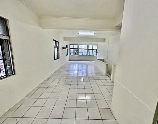 文化北小吃街邊間採光方正住辦2樓出租(適美甲美容類工作室) - Image 4