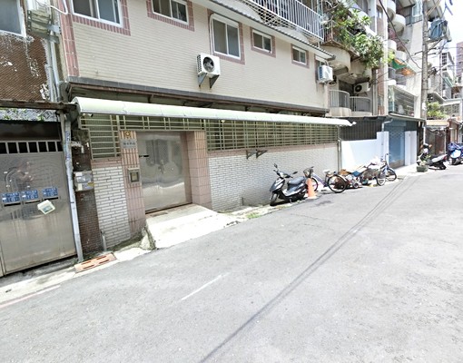 公寓一樓●可停2部車●近捷運●可租補 - Image 1
