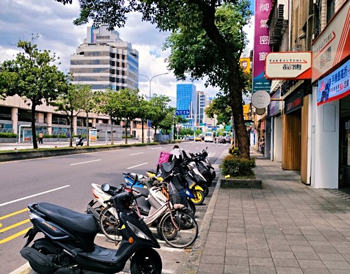 女生套房昆陽站衛福部南港軟體昆陽捷運站 - Image 2