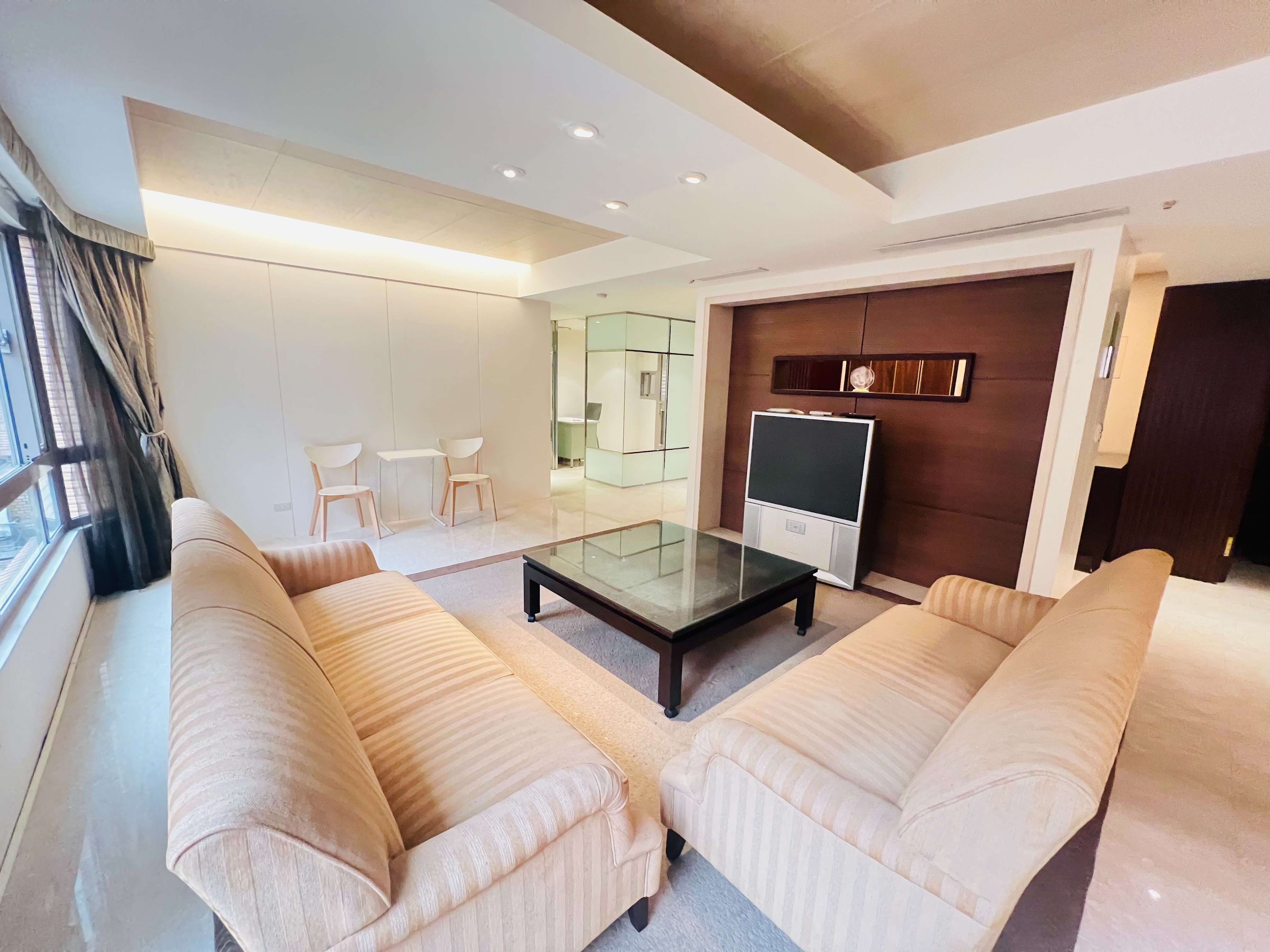 麗寶經典4+1房雙主臥3衛浴~連號雙車位~衛浴開窗