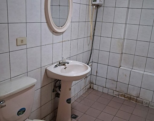 可租補。外勞可。冰箱洗衣机床冷氣桌椅床有陽台。獨洗獨晒 - Image 7